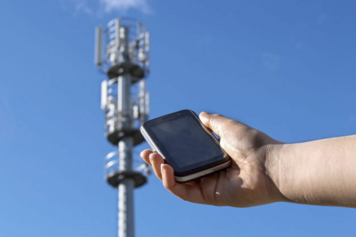 what is a cell phone signal booster and how does it work